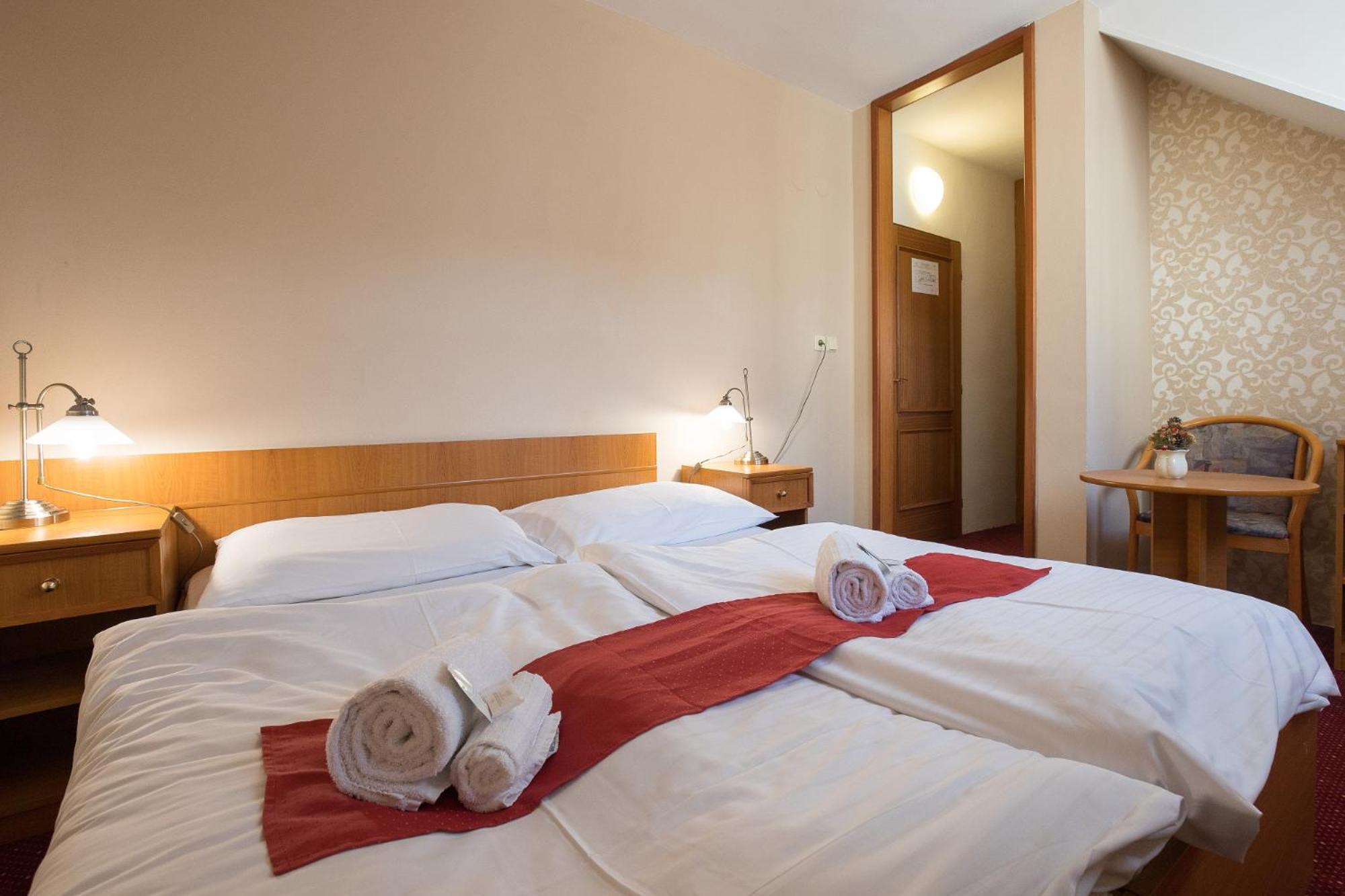 Hotel U Cerneho Orla Telč Exterior foto